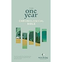 洋書 CHRONOLOGICAL BIBLE The One Year Chronological Bible NLT (Softcover): New Living