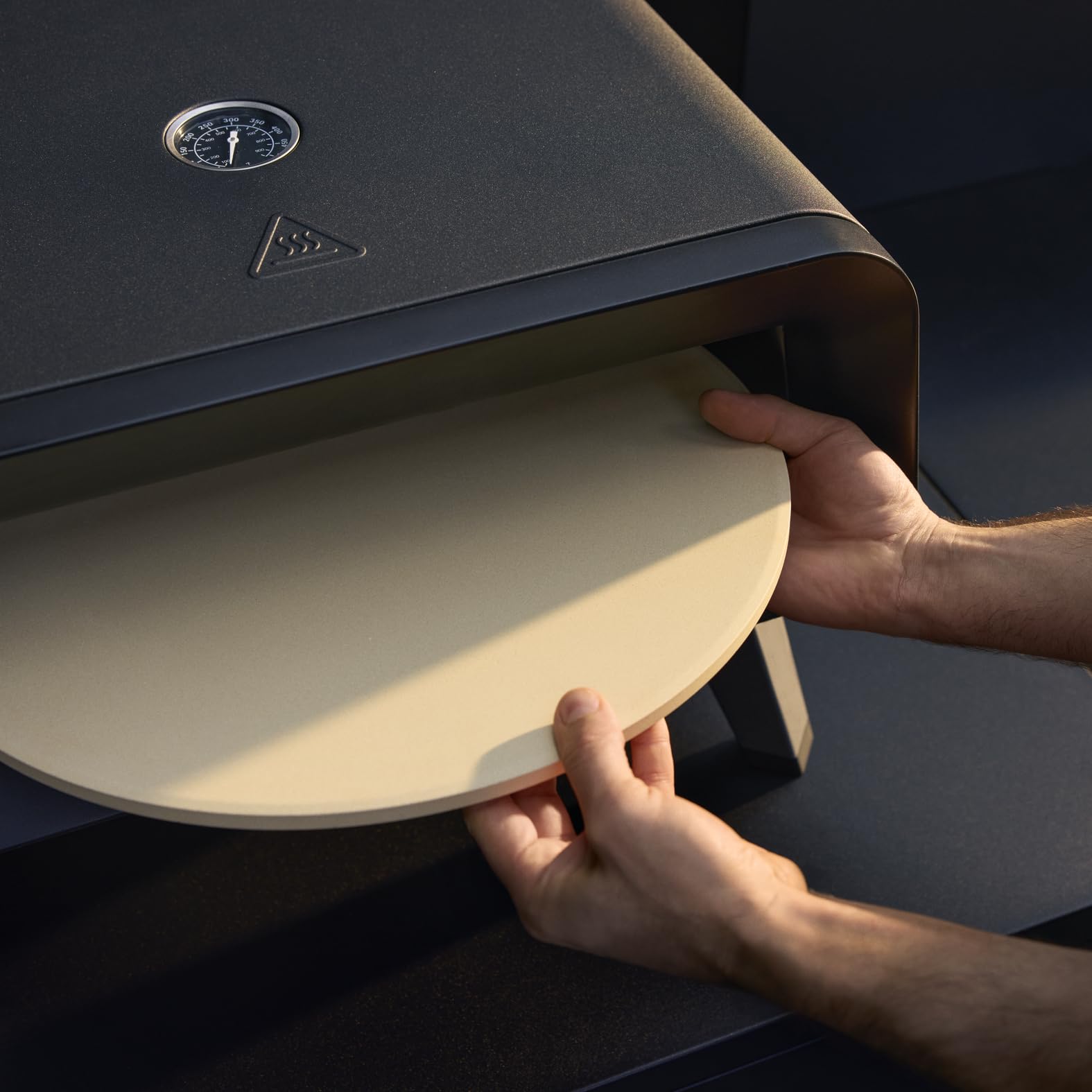 WMF Pizzaiolo Pro Pizzaofen, über 450°C Backtemperatur, großer Pizzastein (Ø 40 cm), automatische Drehmechanik, integrierte Temperaturüberwachung für perfekte Ergebnisse in 90 Sek., Gas Pizzaofen 7