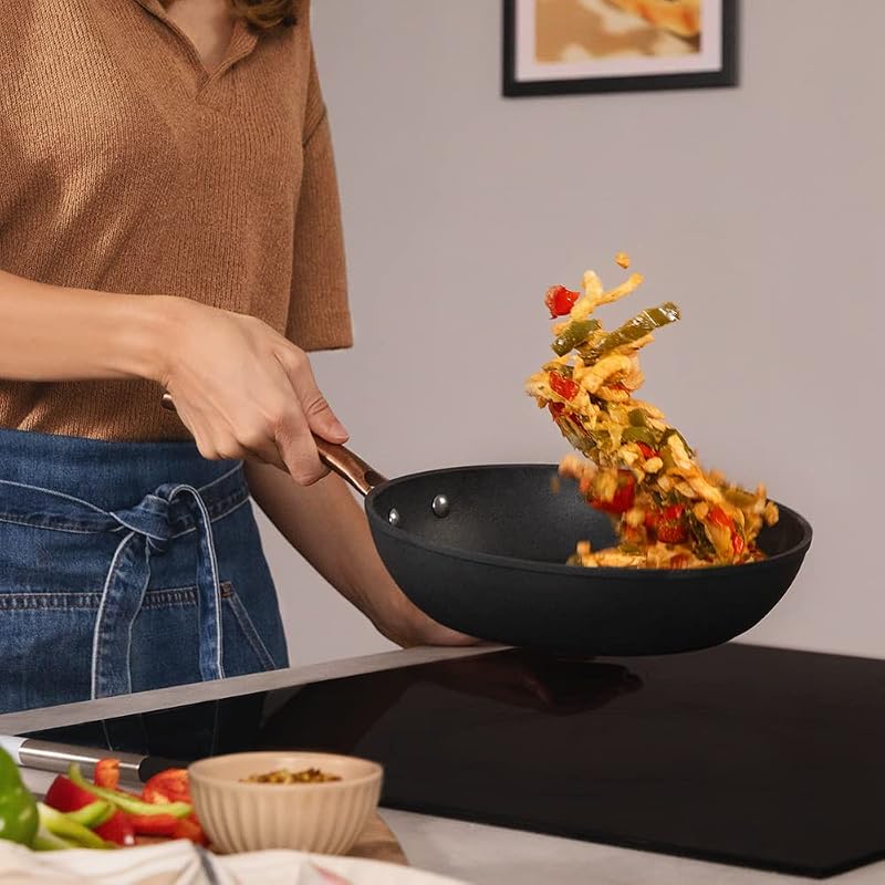 Sartén Polka Fantasy 24 Bucket Golden. Diámetro 24, Aluminio Forjado, Revestimiento Antiadherente Platinum Plus Teflon, Libre PFOA, Mango de Acero Inox, Apta para Inducción