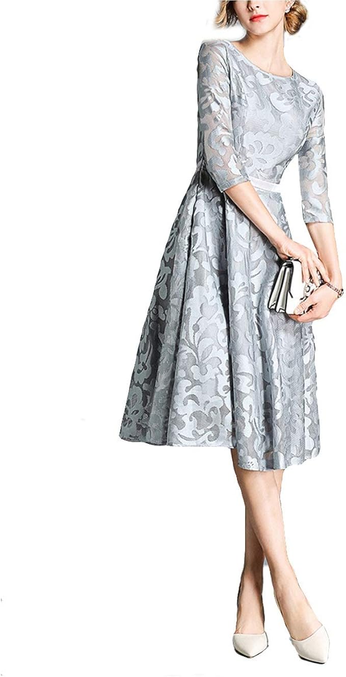 Kleid Mit Blumen Und Spitze Kleid Mit Blumen Und Spitze