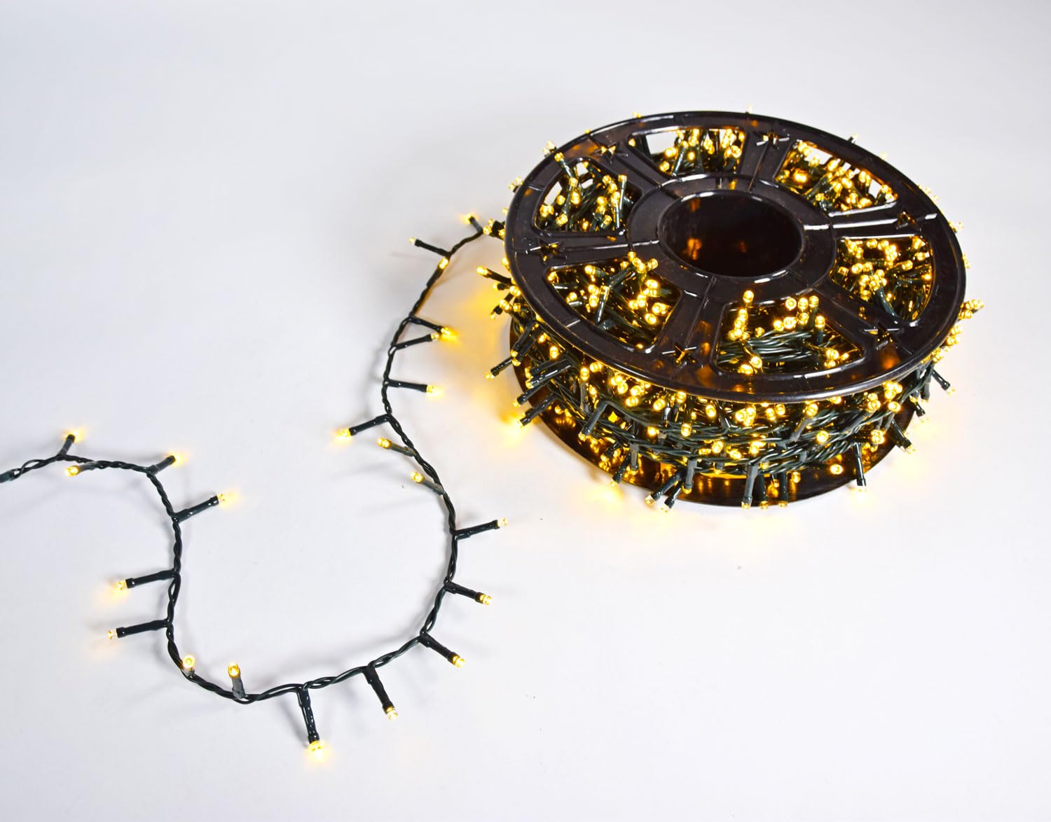 Lyyt Warm White 45m LED String Light Reel with Wireless Remote Control – 1500 LEDs, 8 Selectable Modes, Timer Function, for Indoor and Sheltered Outdoor Use