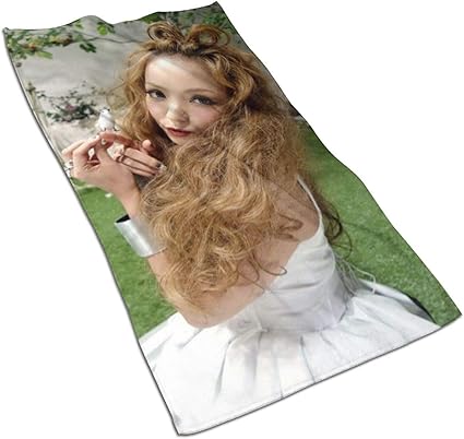 Amazon Co Jp 安室奈美恵 あむろ なみえ Namie Amuro Namie Amuro Namie Amuro 速乾タオルしらいし まい ボディタオル バスタオル ビーチマット ビーチタオル ソフトタオル ホテルスタイル 海水浴 軽量 薄手 吸水性バスビーチタオル 27 5 15 7inch ホーム キッチン