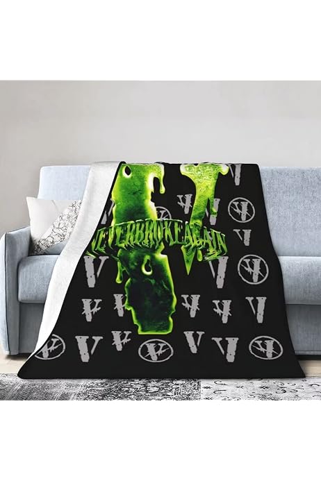 Amazon.com: Liquid Blue Men's Fantasy Skull Pile Classic Coral Fleece Throw  Blanket, Multi, 50 X 60 : Home u0026 Kitchen
