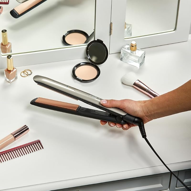 Glätteisen Profi [Hitzeschutzsensor um Haarschäden zu verringern] Keratin Protect (hochwertige Keratin-Keramikbeschichtung mit Mandelöl) Digitales Display, 160-230°C, Haarglätter S8593