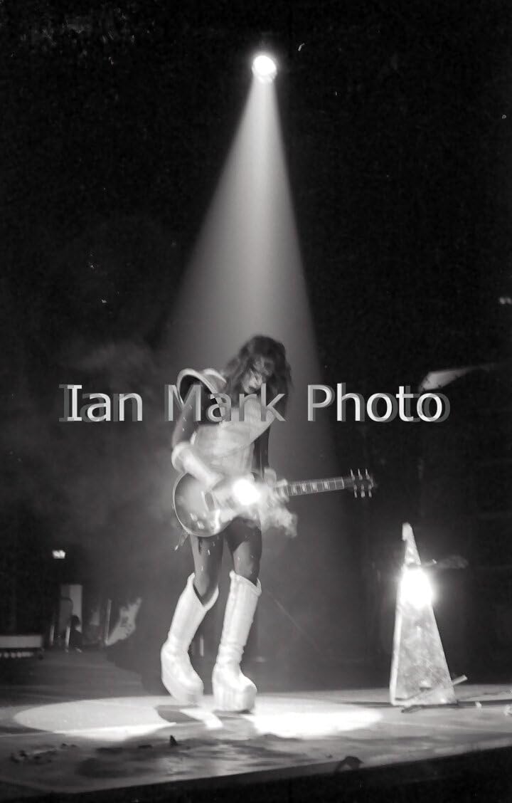 Photographs - Kiss 8x12 Photograph 1977