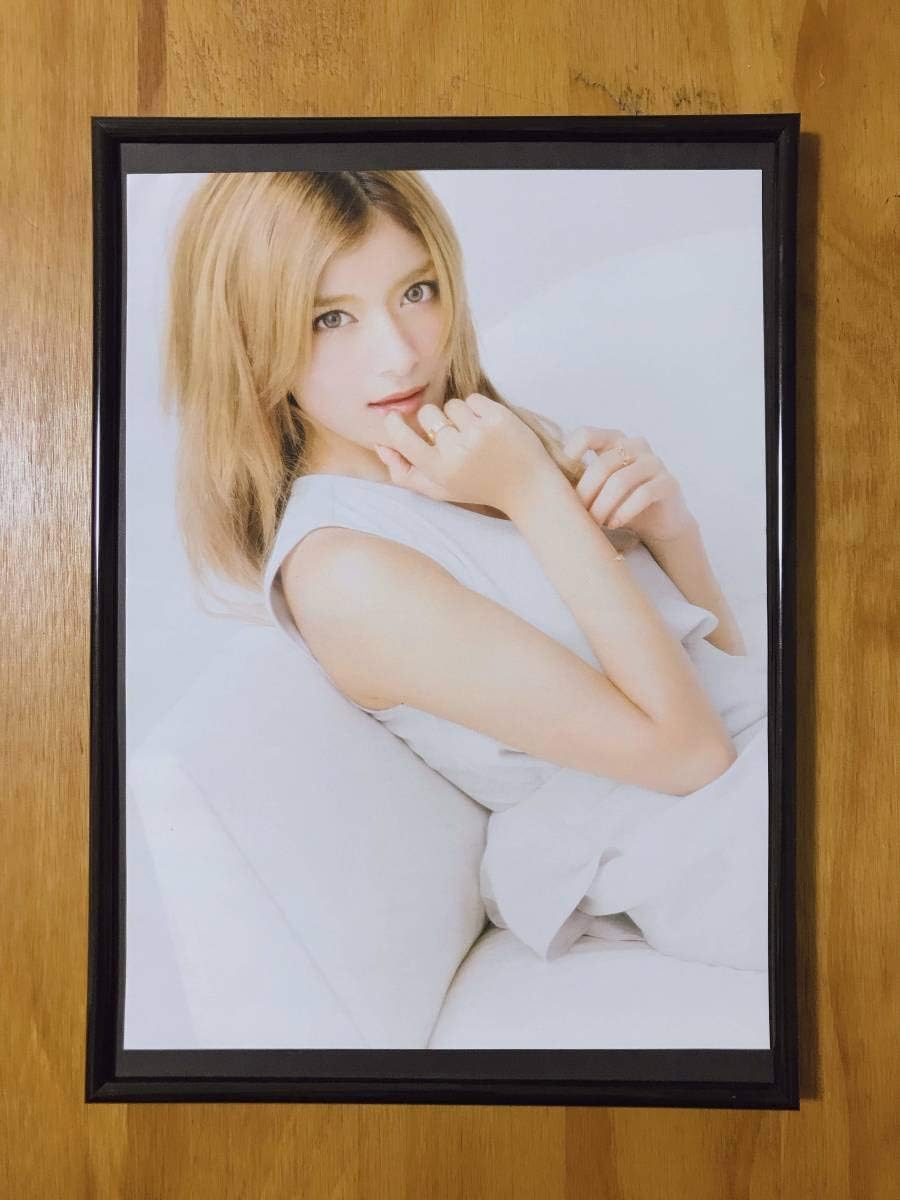 Amazon 額装ローラ ガラス額入り セクシー 美人 モデル 可愛い 貴重 写真 ポスター風 お宝 アートフレーム インテリア アニメ 萌えグッズ 通販