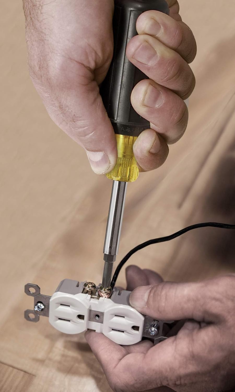 Klein Tools 32500 Multi-Bit Screwdriver / Nut Driver 11-in-1 Multi Tool, 8 Industrial Strength Bits, 3 Nut Driver Sizes, Cushion Grip Handle - - 