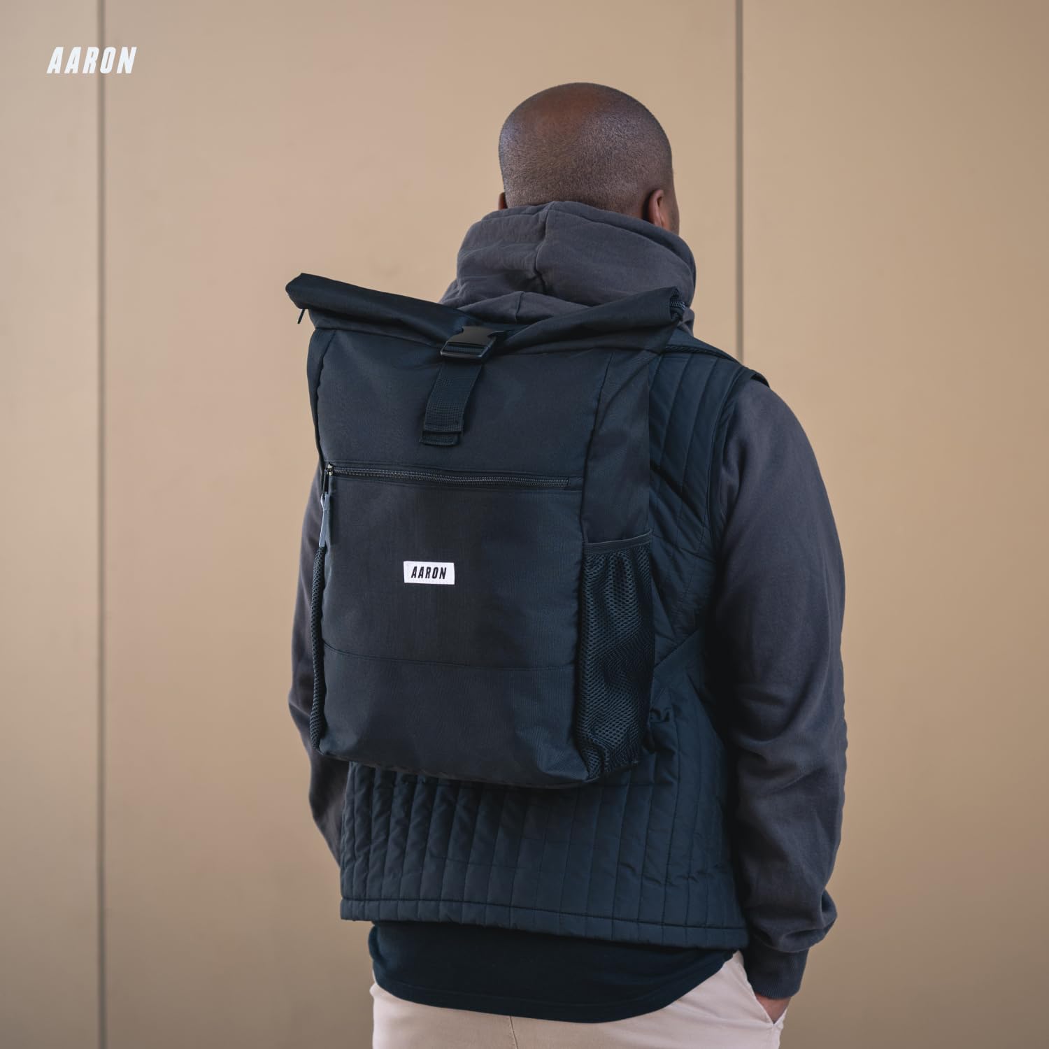 AARON Rolltop Rucksack Damen und Herren, mit Laptopfach, inkl. AirTag Halter, Daypacks, Rollrucksack aus recycletem PET für UNI, Reisen, Alltag, Rolltop Backpack in schwarz und Blumen 9
