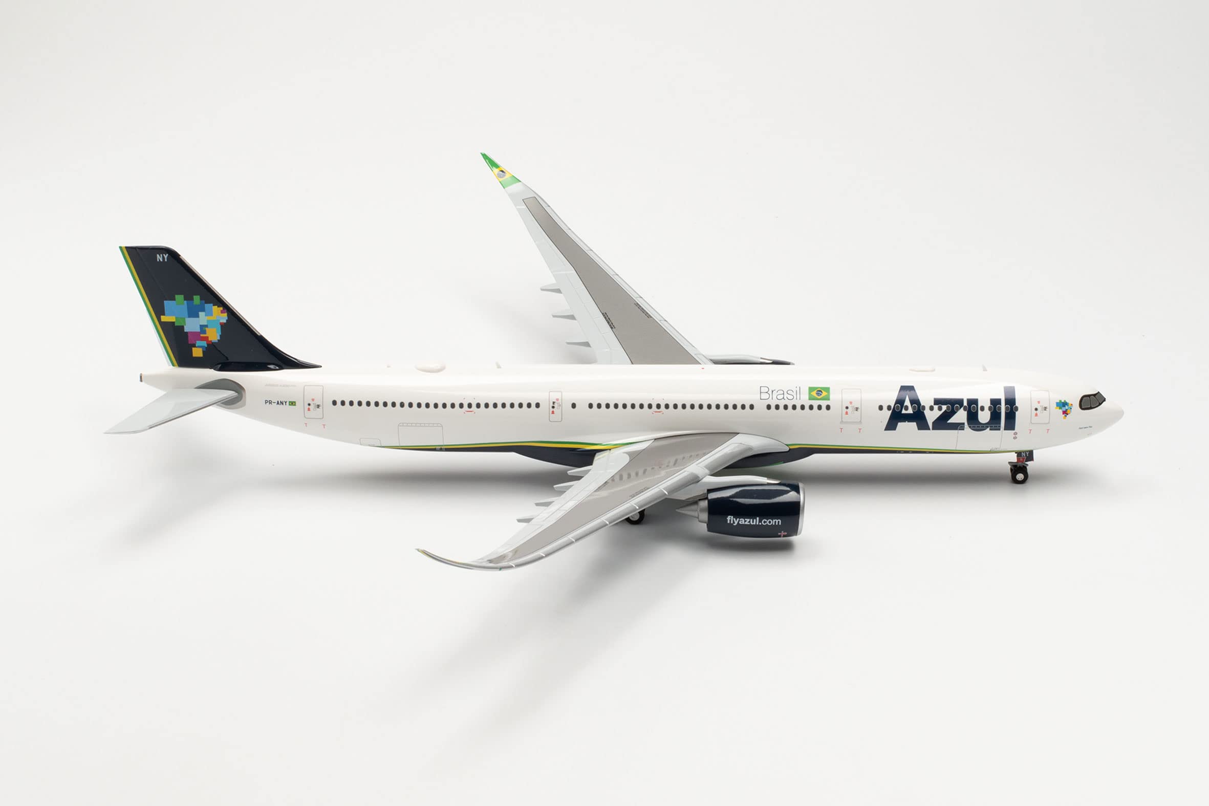 herpa Azul Airbus A330-900neo Azul Sem Fim Scale 1:200, Model Making Aeroplane, Aeroplane Model for Collectors, Miniature Decoration, Aviator with Plastic Base
