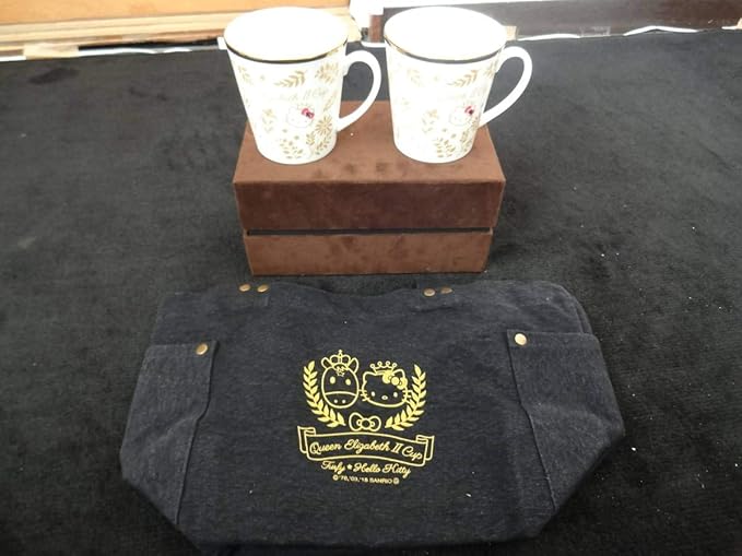 Amazon Co Jp Jra 京都競馬場 エリザベス女王杯 レディースプレゼント キティ ターフィー デザイン スワロフスキー マグカップ ホビー 通販