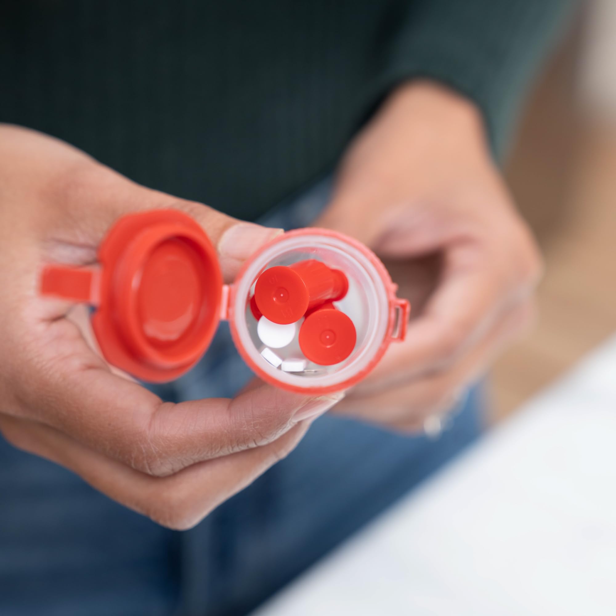 Single Use Travel Sharps Container - Transportable Sharp Containers for Needles, Syringes - Portable Small Sharps Container with Locking Lid - Puncture Resistant Needle Disposal Containers
