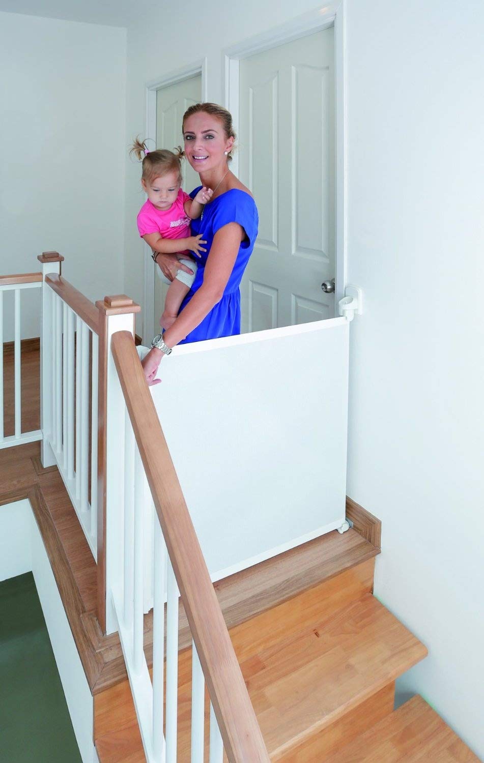 retractable child safety gate