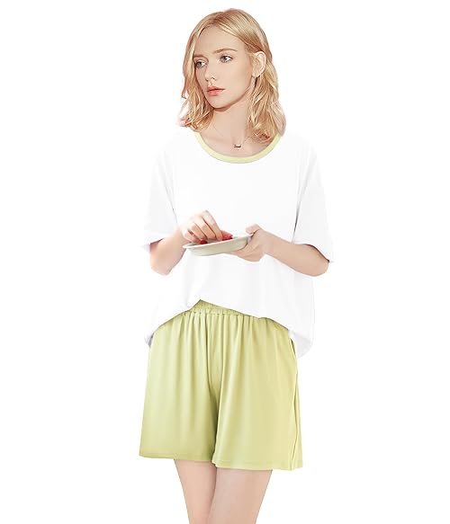 Women’s Pajama Set Short Sleeve Top and Shorts Set 2 Piece Pjs Loungewear Set with Pockets Comfy Sleepwear (LY196-White,L-XL)