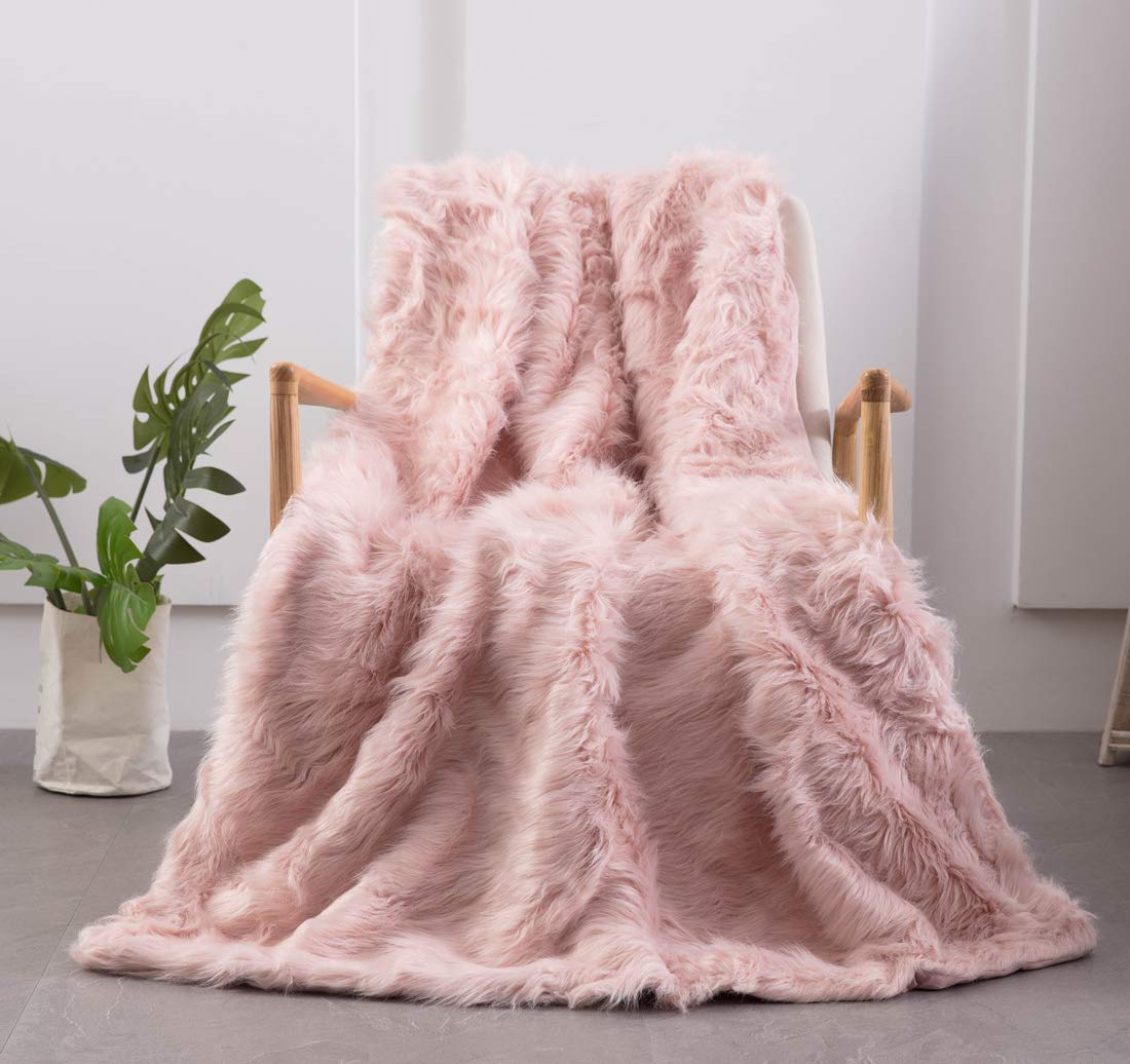 Luxurious Blush Pink Faux Fur Throw Blanket Luxurious Blush Pink Faux Fur Throw Blanket