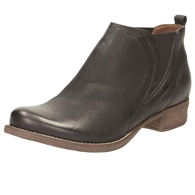 colindale oak clarks boots