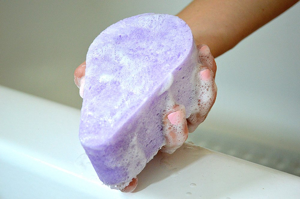 Spongeables Anti-Cellulite Body Wash in a Sponge, Lavender Scent, Spa Cellulite Massager, Moisturizer and Exfoliator, 20+ Washes, 4 oz Sponge, Pack of 1 : Beauty