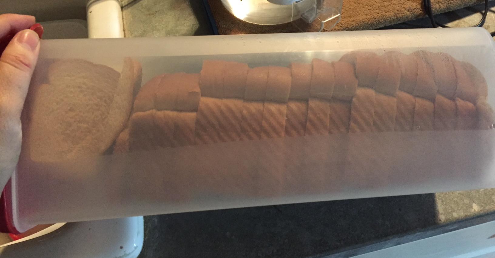 6/mo Finance Rubbermaid Specialty Bread Keeper Food Storage