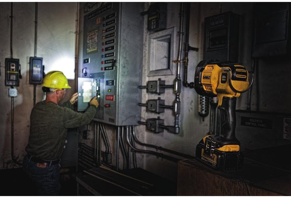 DEWALT 20V MAX LED Work Light, Pivoting Head (DCL043) - - 