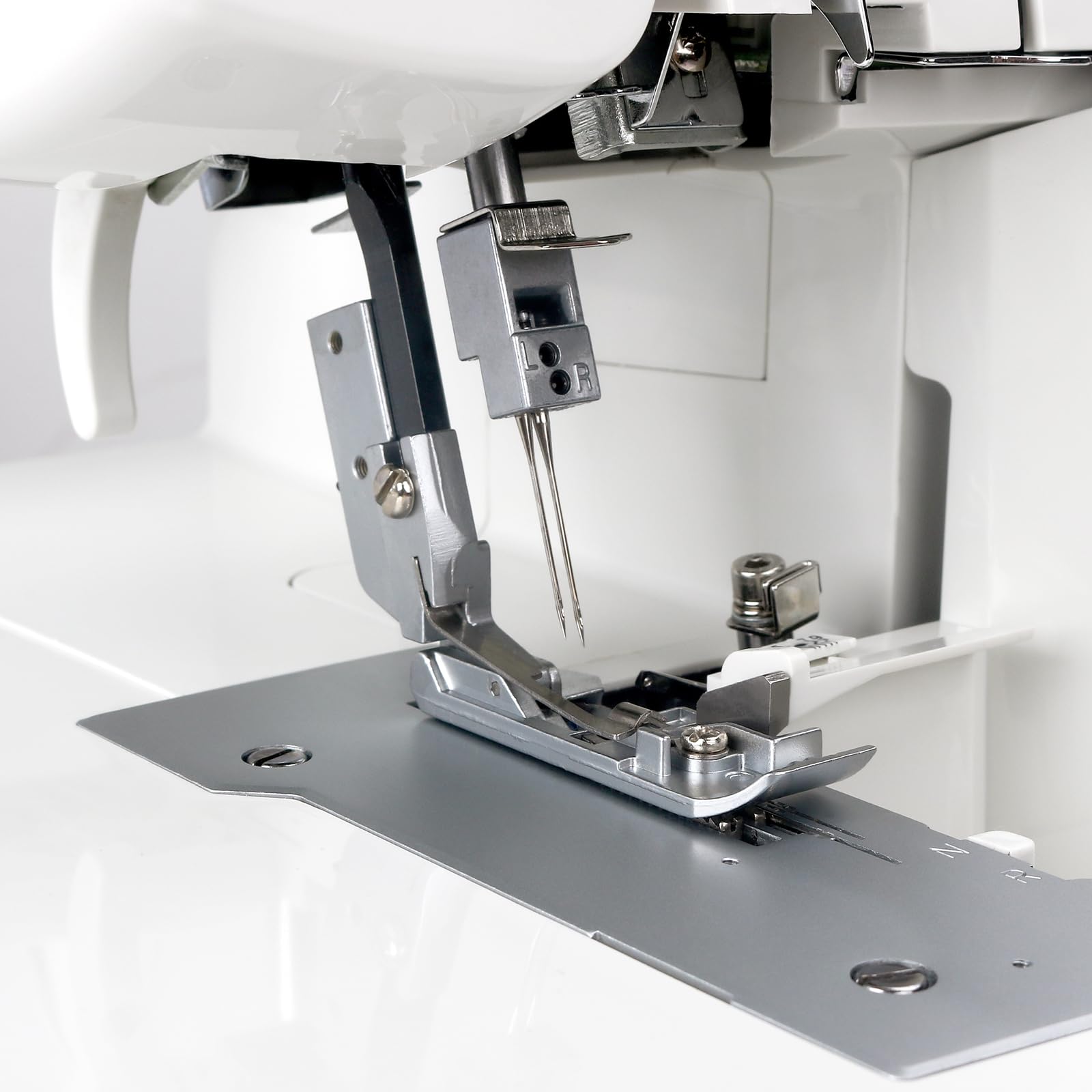 FEIYUE FY515 Serger Overlock Machine with 2/3/4 Thread Capability, Built-in Rolled Hem, 1,200 Stitches Per Minute, Adjustable Differential Feed, Durable Heavy-Duty Metal Frame