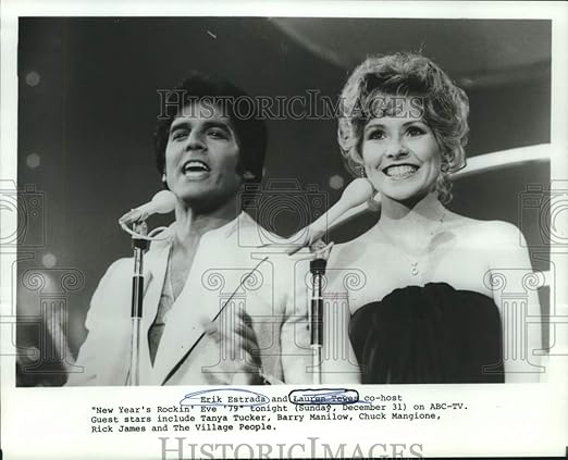 Amazon Com Historic Images 1979 Press Photo Erik Estrada Lauren Tewes Host New Year S Rockin Eve 79 Photographs
