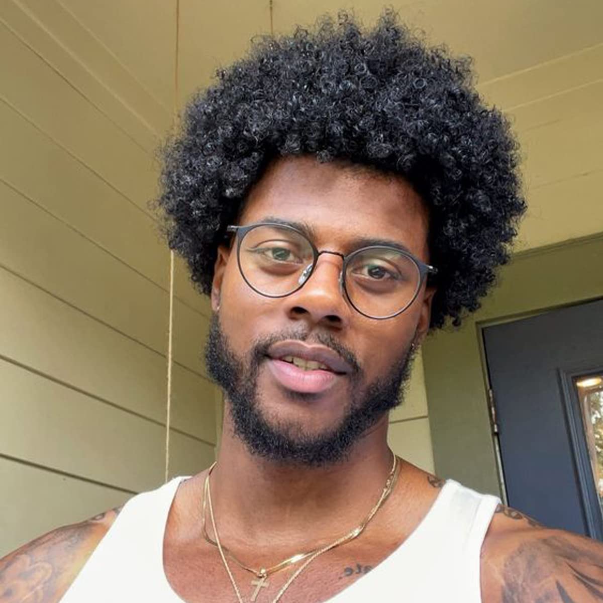 Creamily Men's Wig Short Black Curly Wig Fully Hair Wigs with Bangs Natural Curly Synthetic Hair Wig Party Cosplay Halloween Costume Wigs for Men