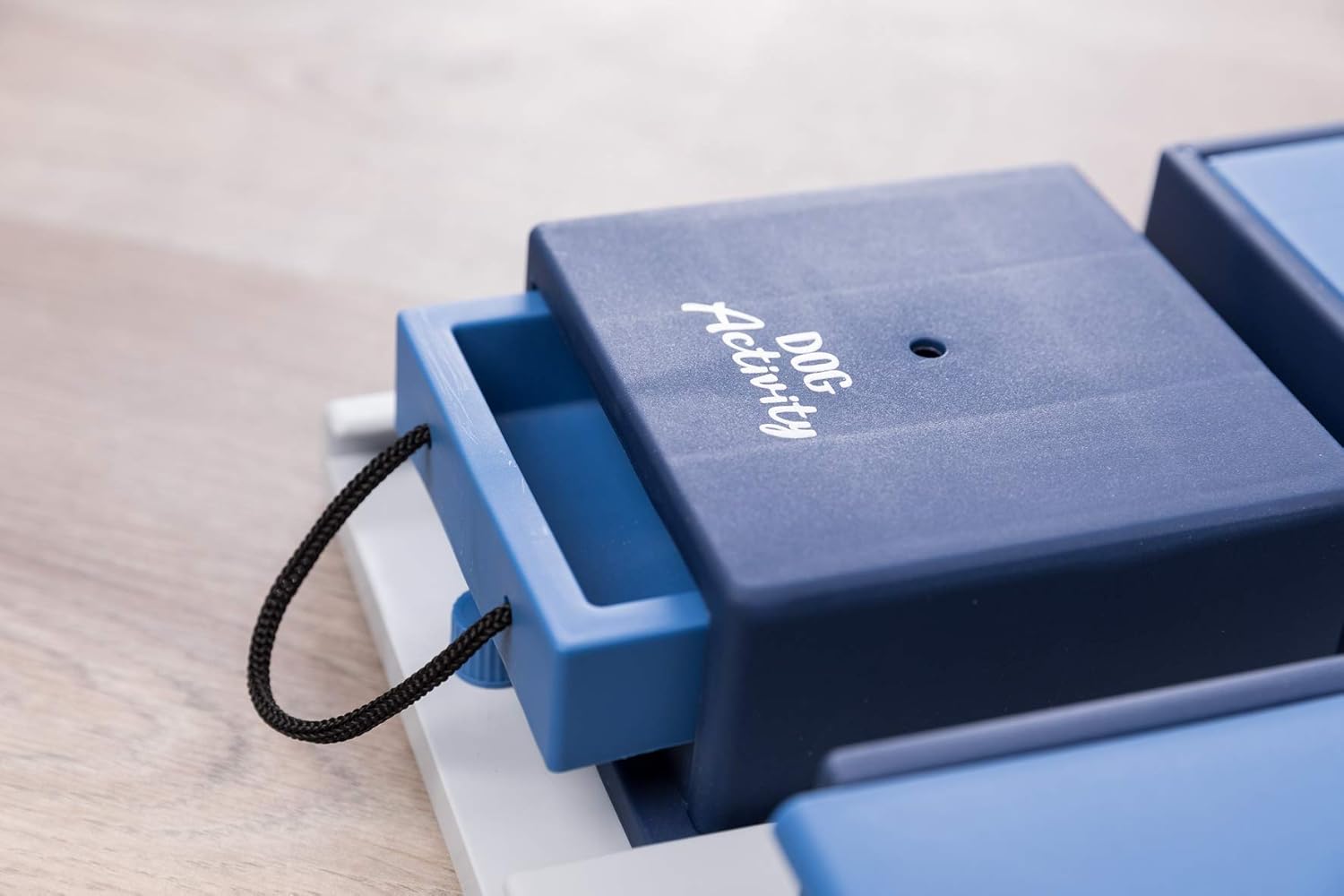 trixie dog activity poker box