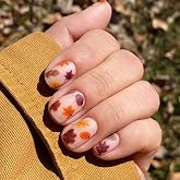 24Pcs Fall Maple Leaf Press on Nails Short Square Fake Nails Full Cover Glue on Nails Autumn Leaves Artificial Acrylic Nails Thanksgiving False Nails Pink Stick on Nails for Women DIY Fall Manicure