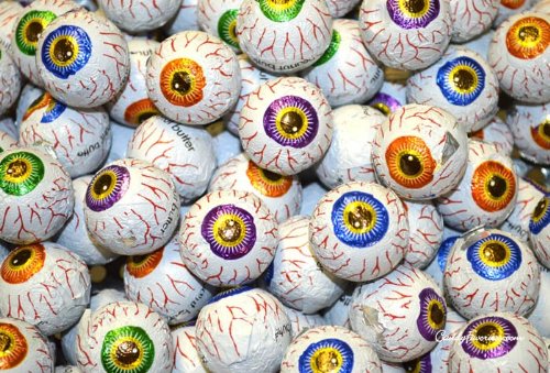2lbs 72 Pieces Individually Wrapped Creepy Peepers Chocolate Eyeballs Halloween Trick or Treat Eye Ball Candy Fudge Caramel Peanut Butter Filled Candies