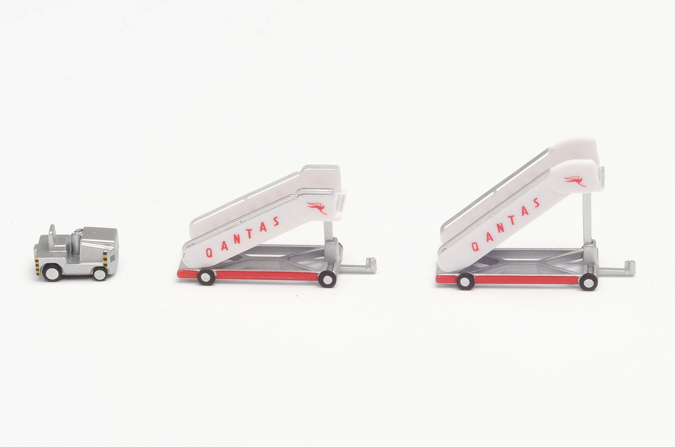 Herpa 571005 Qantas Historic Passenger Stairs with Tractor in Miniature for Crafting, Collecting and as a Gift, Multicoloured