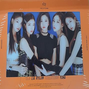 K Pop Itzy 2nd Mini Album It Z Me Me Ver Cd 80p Photobook Cover Postcard 2p Photocard Sealed Amazon Com Music