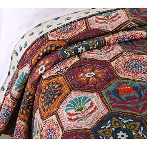 Boho Moroccan Quilt Set with Shams Geometric Pattern Medallion Mandala