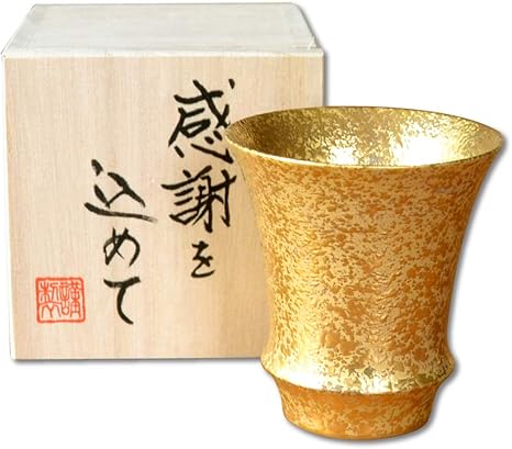 Amazon Co Jp 退職祝い ぐいのみ おちょこ 陶器 日本酒用 おしゃれ 有田焼 金彩 反型 感謝を込めた木箱入りギフト ホーム キッチン