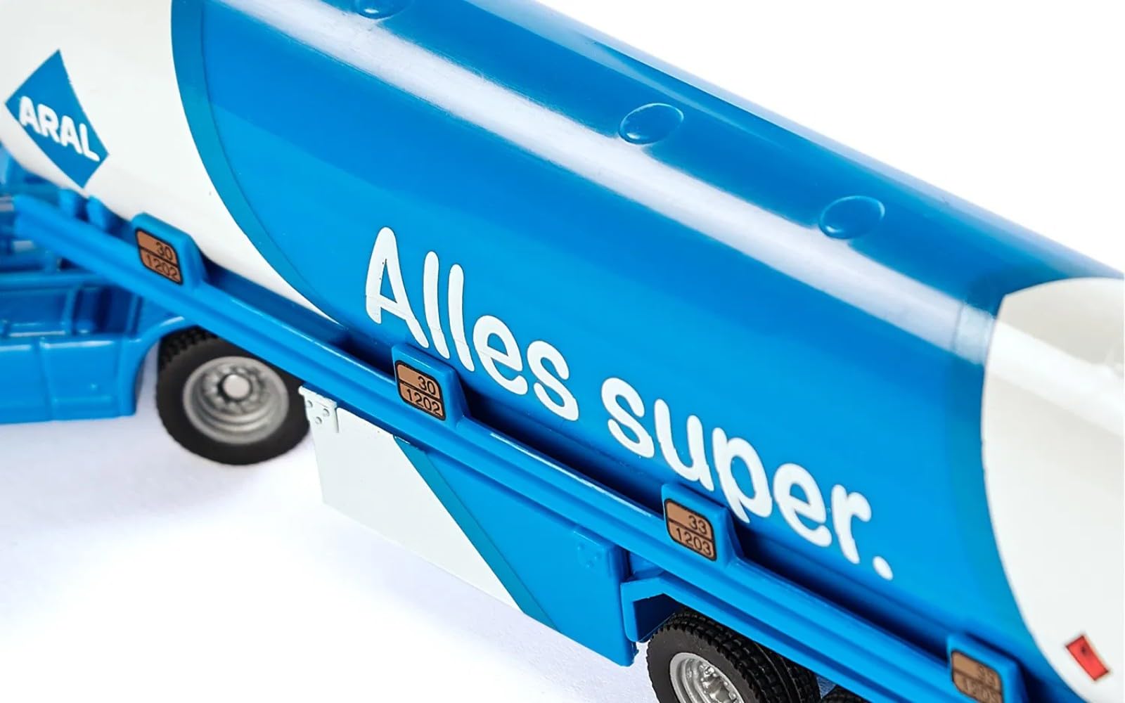 siku 1626, Tanksattelzug, Metall/Kunststoff, 1:87, Blau/Weiß, ARAL-Optik, Spielzeugauto für Kinder, Bereifung aus Gummi 7