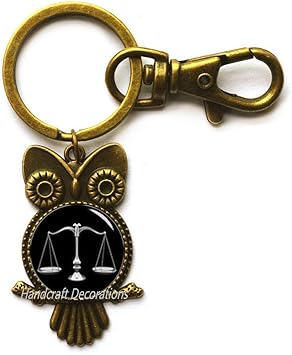 Amazon Com Llavero De Buho De Abogado Llavero De Buho Llavero Con Diseno De Buho Llavero De Buho Ideal Como Regalo Para Abogados Colegios Graduaciones Regalos Abogados Joyas Escalas F037 Office Products
