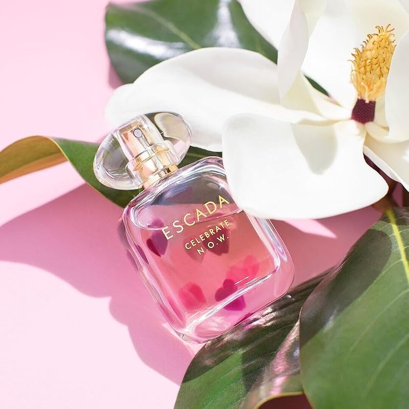 CELEBRATE N.O.W Eau de Parfum de mujer | Fragancia femenina con notas de jengibre, magnolia y canela | Intensidad alta | 50ml