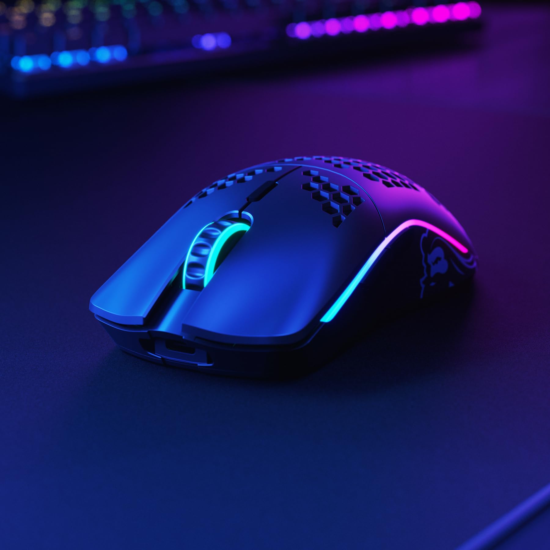 GLORIOUS Gaming Model O Wireless Gaming Mouse – Superleichte 69 g, Wabendesign, RGB-Beleuchtung, beidhändig, verzögerungsfreier 2,4-GHz-Funk, bis zu 71 Stunden Akku – Mattschwarz 6