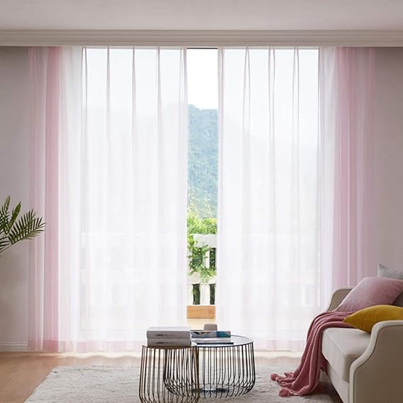 rideau qui laisse passer la lumière