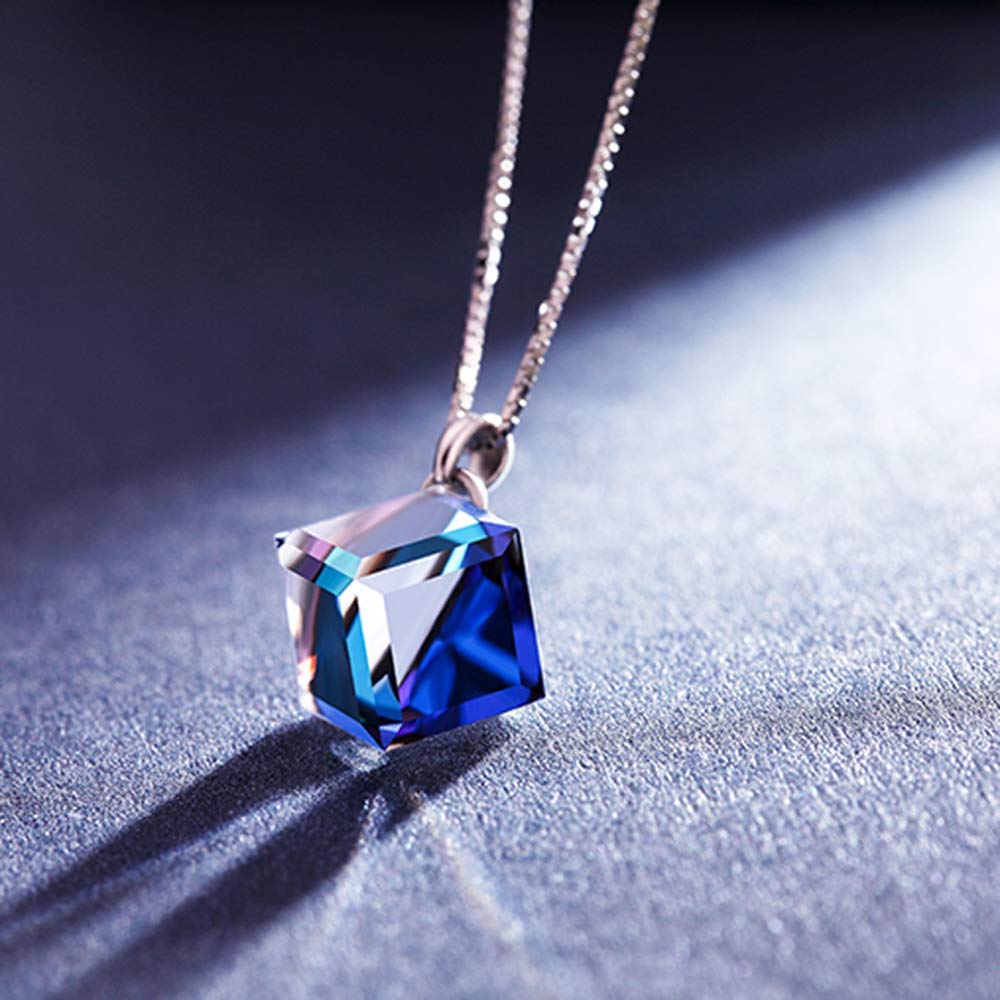 кулон куб серебро. кулон куб. кулон куб. метр кубический на кулон. серебряный куб подвеска.