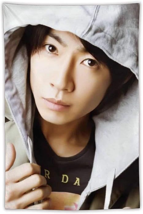 Amazon Co Jp 相葉雅紀 嵐 タペストリー インテリア モダンアート おしゃれ壁掛け 大判 装飾布 ウォールアート 布ポスター ファブリック装飾用品 多機能 室内 窓や壁の飾り お店 人気 新居祝い 個性ギフト 150x100cm ホーム キッチン