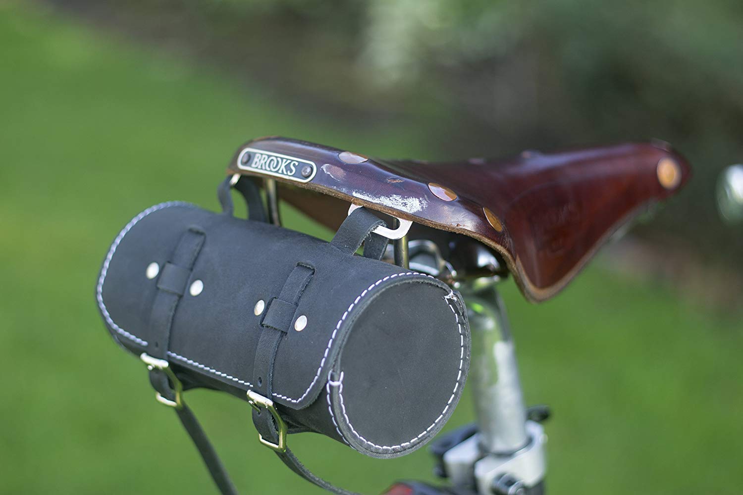 London Craftwork Saddle/Handlebar Round Bag Natural Leather Black for Bike Tools Classi Roll Bag ROL-BL-WH