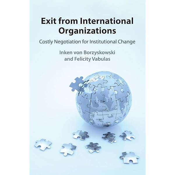 International Law: Klabbers, Jan: 9781009304320: Amazon.com