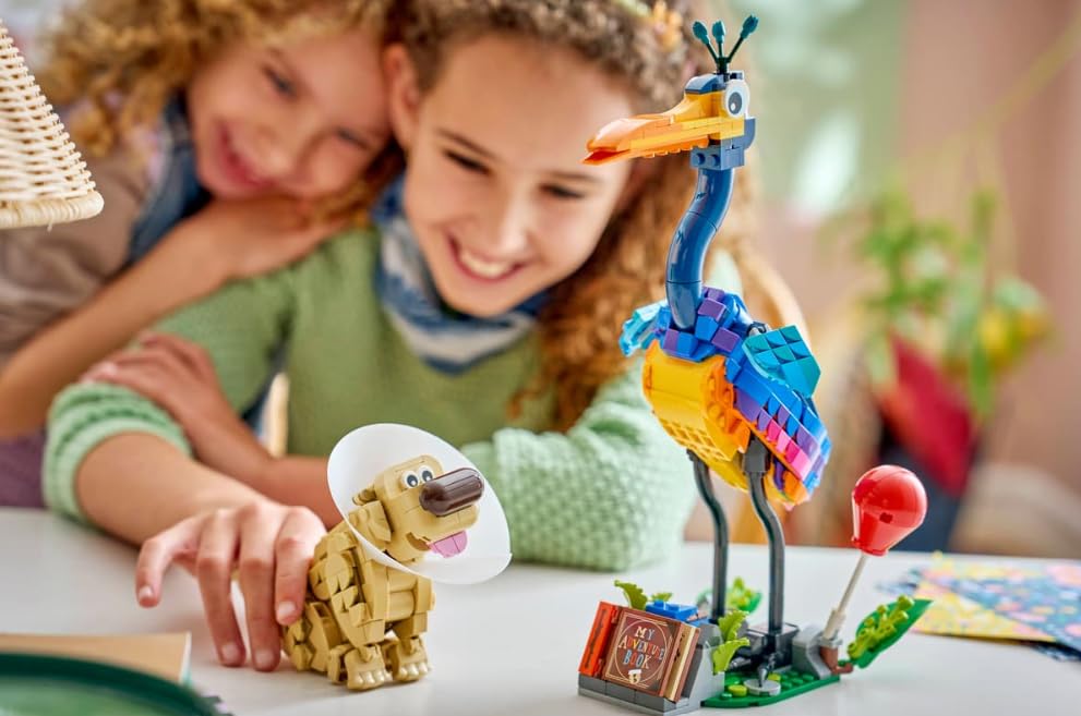 LEGO ǀ Disney and Pixar Kevin und Dug - Spielzeug Golden Retriever Hund & exotischer Vogel - DIY Deko fürs Kinderzimmer - Geburtstagsgeschenk für Mädchen ab 9 Jahren & Fans des Films Oben - 43290 2