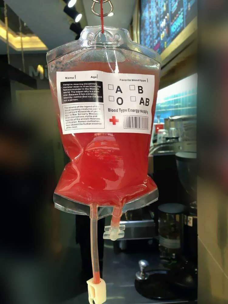 Trooer 12 Pack Halloween Blood Bags for Drinks 11.8 Fl Oz IV Bag Live