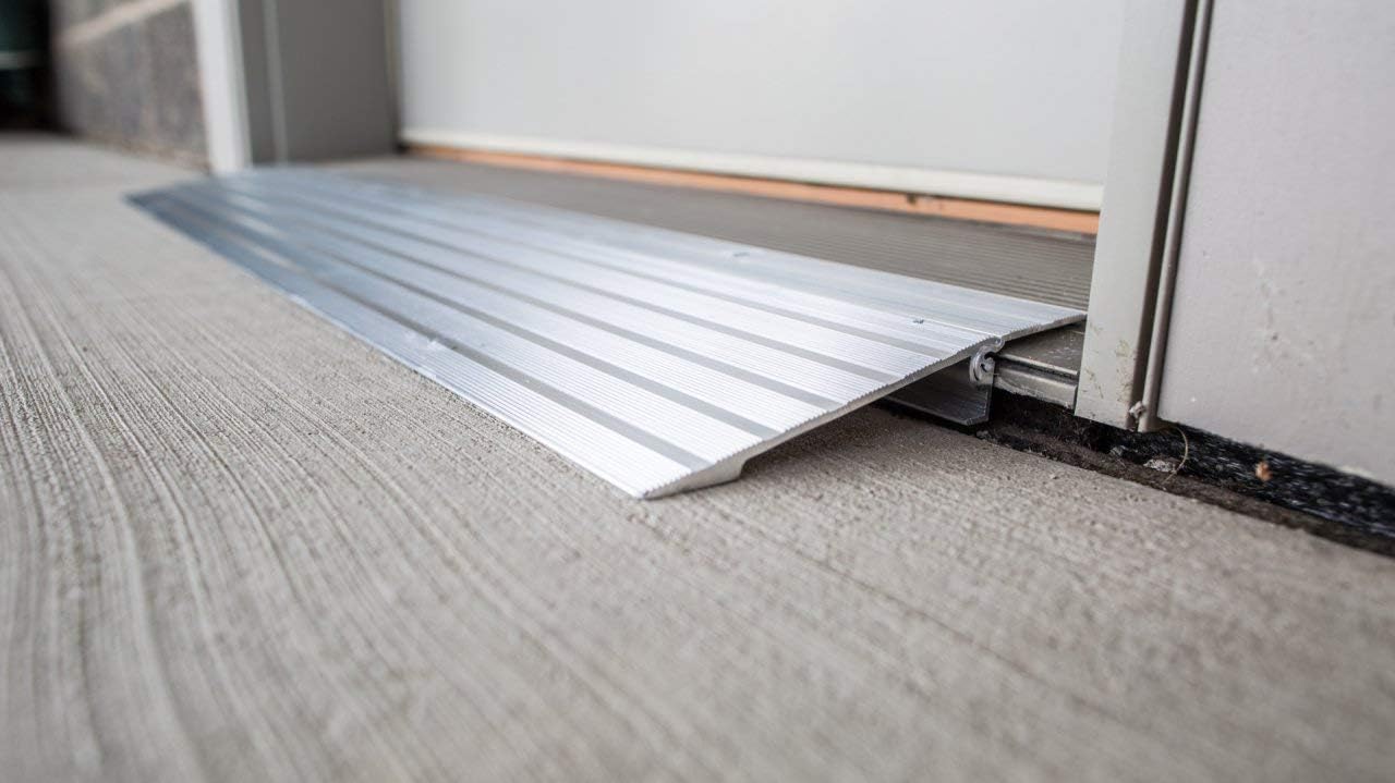 EZ-ACCESS TRANSITIONS Modular Aluminum Entry Ramp, 1" Rise: Industrial & Scientific