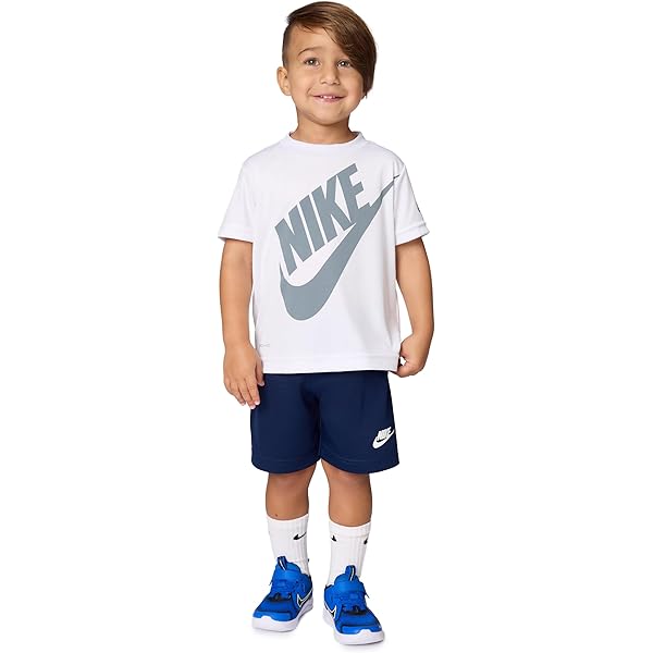 Nike Conjunto de 2 peças de camiseta e shorts Dri-Fit para meninos