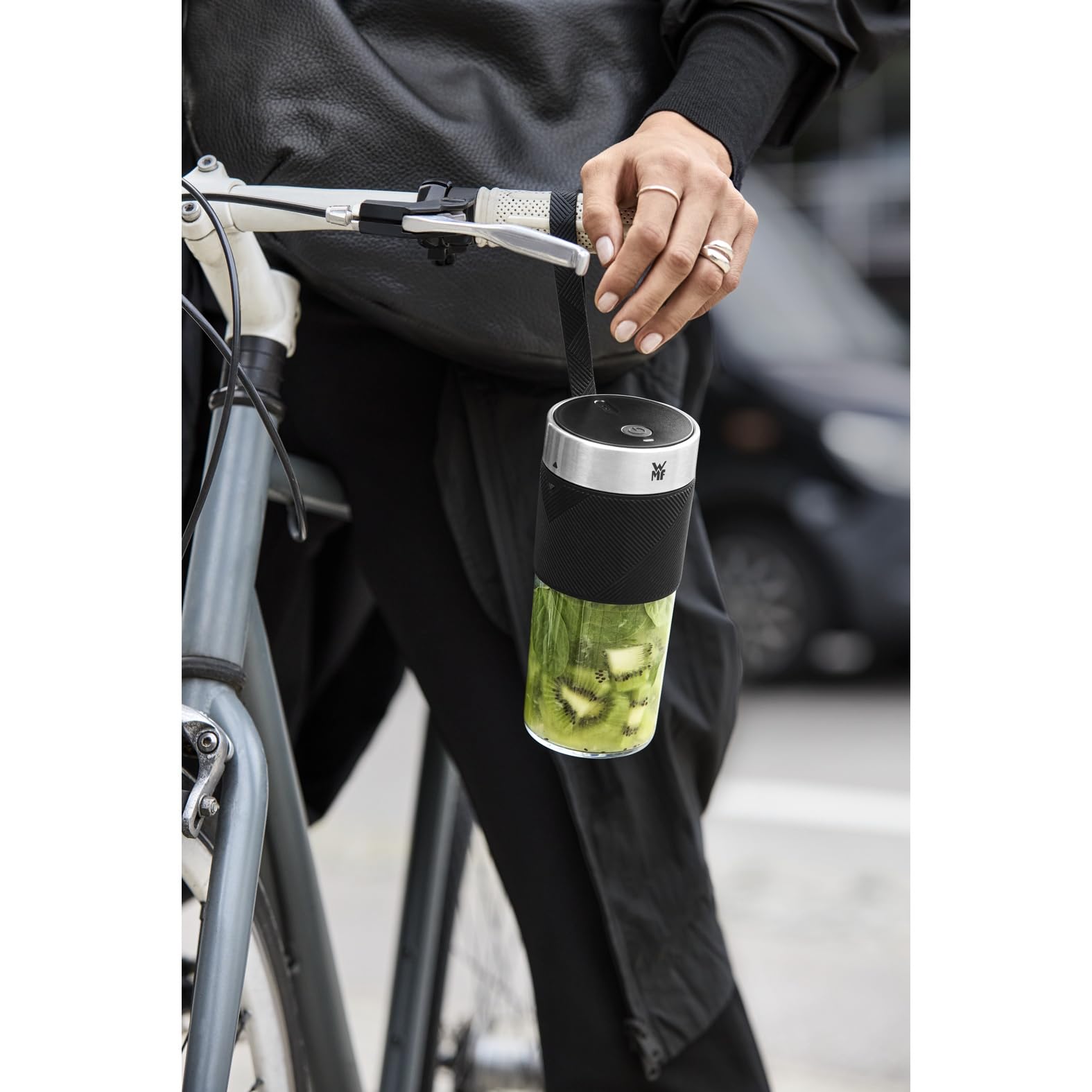 WMF Küchenminis Mix on the go 300 ml, Mini Mixer to go, USB Mixer Smoothie Maker, aufladbarer Personal Blender, tragbarer Mixer für Smoothies, Shakes 8