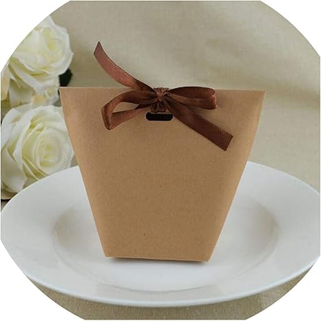 Amazon Co Jp 無地クラフト紙バッグ 50枚 ホワイト ブラック キャンディバッグ 結婚式の記念品 ギフトボックス パッケージ 誕生日パーティーデコレーションバッグ リボン付き 12x10cm ブラウン Sb 122 ホーム キッチン