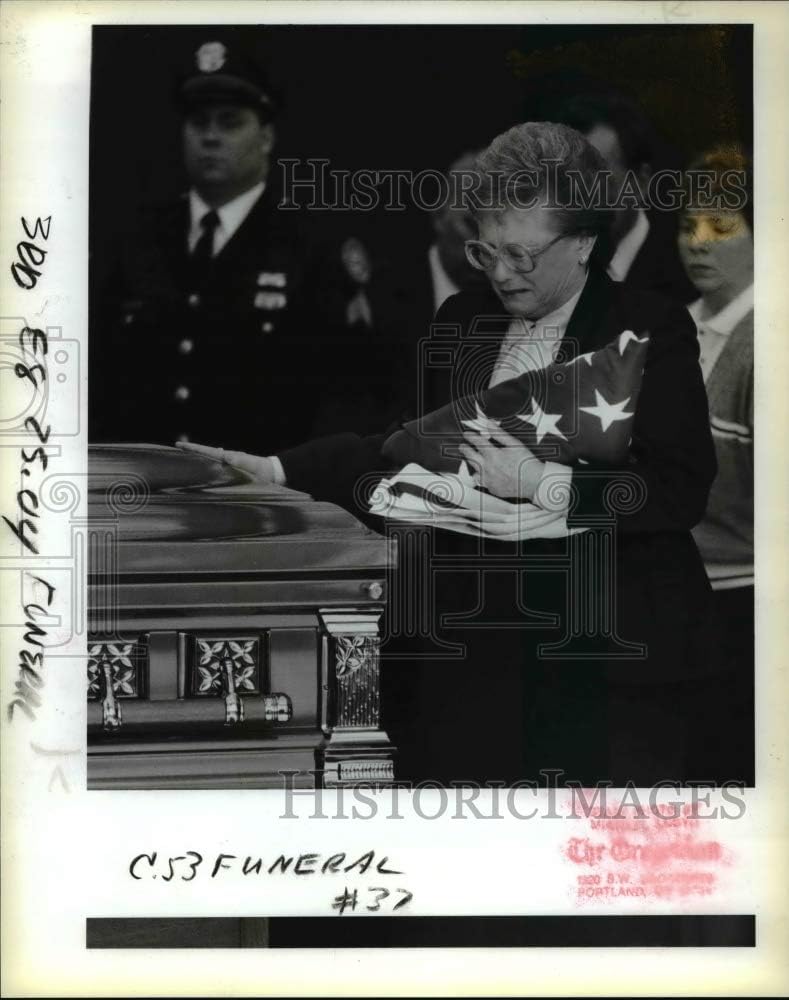 Historic Images - 1998 Press Photo Mary Anne Johnson Sullivan Funeral for Husband - ora86678