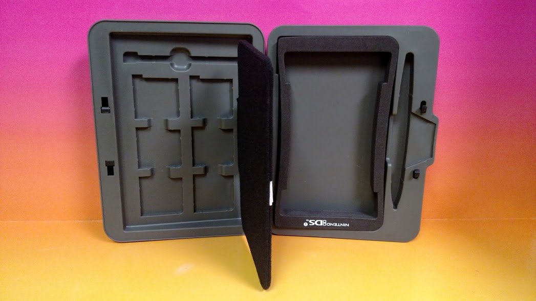 Official Nintendo Universal Hard Case for DS Lite, DSi, and
