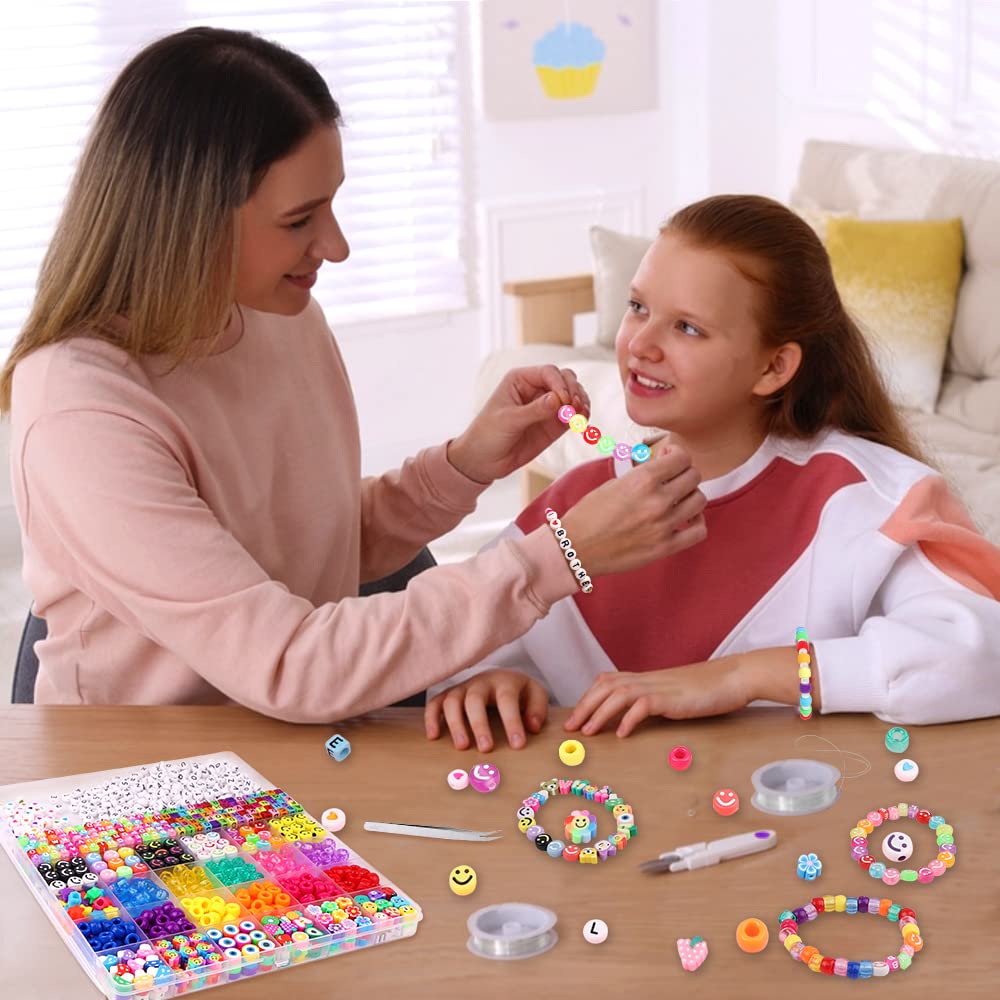 JOICEE Bracelet Making Kit Pony Beads fruite Flower Polymer Clay Beads Letter Beads for Jewelry Making, DIY Arts Earring and Crafts Gifts for Girls Age 6 7 8 9 10-12